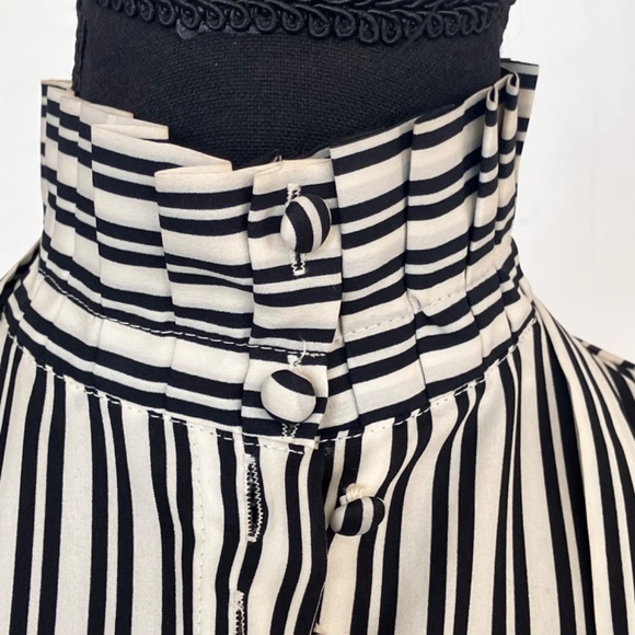 Vintage cottage style striped black and white top - Picture 8 of 9